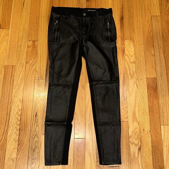 WOMEN’S DKNY PLEATHER FRONT, COTTON STRETCH STYLE JEANS, SIZE: 4 - Picture 2 of 7